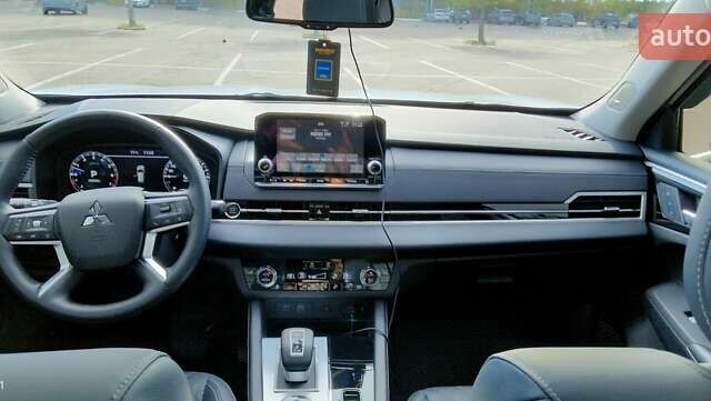 Мицубиси Аутлендер 2024 в Николаеве на Automoto.ua Белый Мицубиси Аутлендер, объемом двигателя 2.49 л и пробегом 7 тыс. км за 39800 $, фото 21 на Automoto.ua