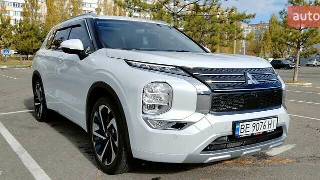 Мицубиси Аутлендер 2024 в Николаеве на Automoto.ua Белый Мицубиси Аутлендер, объемом двигателя 2.49 л и пробегом 7 тыс. км за 39800 $, фото 18 на Automoto.ua