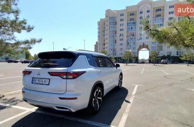 Мицубиси Аутлендер 2024 в Николаеве на Automoto.ua Белый Мицубиси Аутлендер, объемом двигателя 2.49 л и пробегом 7 тыс. км за 39800 $, фото 3 на Automoto.ua