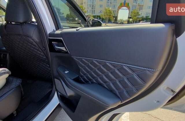 Мицубиси Аутлендер 2024 в Николаеве на Automoto.ua Белый Мицубиси Аутлендер, объемом двигателя 2.49 л и пробегом 7 тыс. км за 39800 $, фото 6 на Automoto.ua