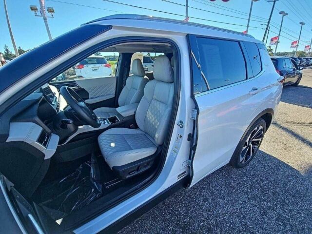 Белый Мицубиси Аутлендер, объемом двигателя 0 л и пробегом 48 тыс. км за 25300 $, фото 2 на Automoto.ua