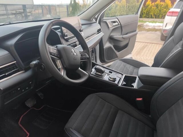 Белый Мицубиси Аутлендер, объемом двигателя 2.4 л и пробегом 20 тыс. км за 21000 $, фото 6 на Automoto.ua