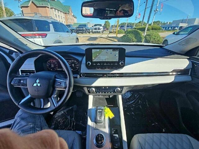 Белый Мицубиси Аутлендер, объемом двигателя 0 л и пробегом 48 тыс. км за 25300 $, фото 3 на Automoto.ua