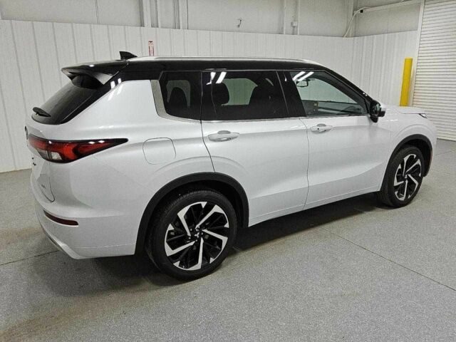 Белый Мицубиси Аутлендер, объемом двигателя 2.5 л и пробегом 12 тыс. км за 11000 $, фото 3 на Automoto.ua