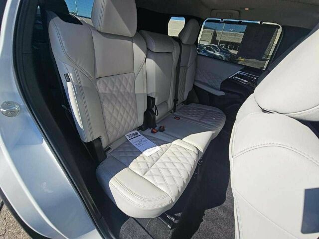 Белый Мицубиси Аутлендер, объемом двигателя 0 л и пробегом 48 тыс. км за 25300 $, фото 7 на Automoto.ua