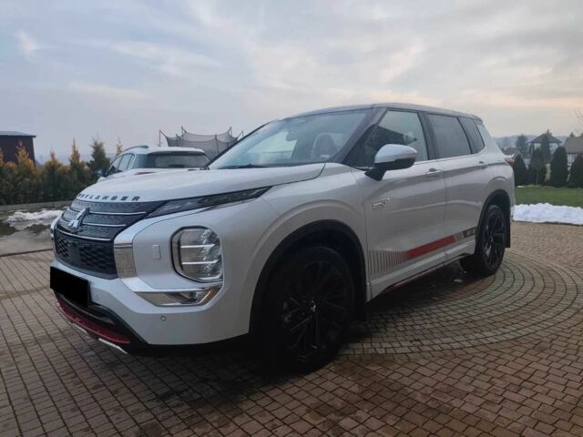 Белый Мицубиси Аутлендер, объемом двигателя 2.4 л и пробегом 20 тыс. км за 21000 $, фото 1 на Automoto.ua