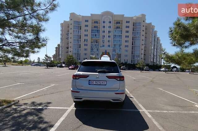 Мицубиси Аутлендер 2024 в Николаеве на Automoto.ua Белый Мицубиси Аутлендер, объемом двигателя 2.49 л и пробегом 7 тыс. км за 39800 $, фото 4 на Automoto.ua