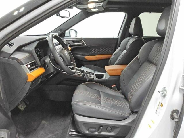 Белый Мицубиси Аутлендер, объемом двигателя 2.5 л и пробегом 12 тыс. км за 11000 $, фото 7 на Automoto.ua