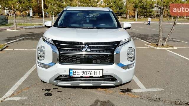 Мицубиси Аутлендер 2024 в Николаеве на Automoto.ua Белый Мицубиси Аутлендер, объемом двигателя 2.49 л и пробегом 7 тыс. км за 39800 $, фото 19 на Automoto.ua