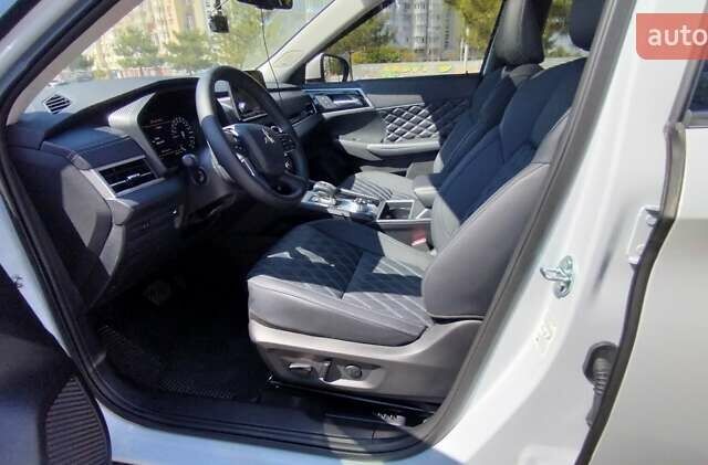 Мицубиси Аутлендер 2024 в Николаеве на Automoto.ua Белый Мицубиси Аутлендер, объемом двигателя 2.49 л и пробегом 7 тыс. км за 39800 $, фото 12 на Automoto.ua
