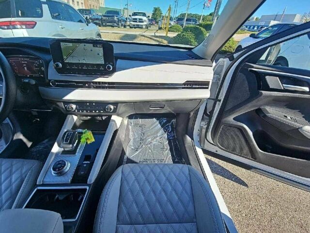 Белый Мицубиси Аутлендер, объемом двигателя 0 л и пробегом 48 тыс. км за 25300 $, фото 4 на Automoto.ua