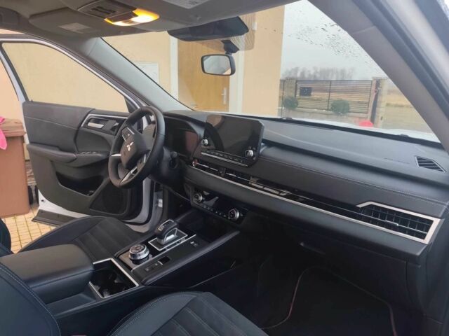 Белый Мицубиси Аутлендер, объемом двигателя 2.4 л и пробегом 20 тыс. км за 21000 $, фото 8 на Automoto.ua