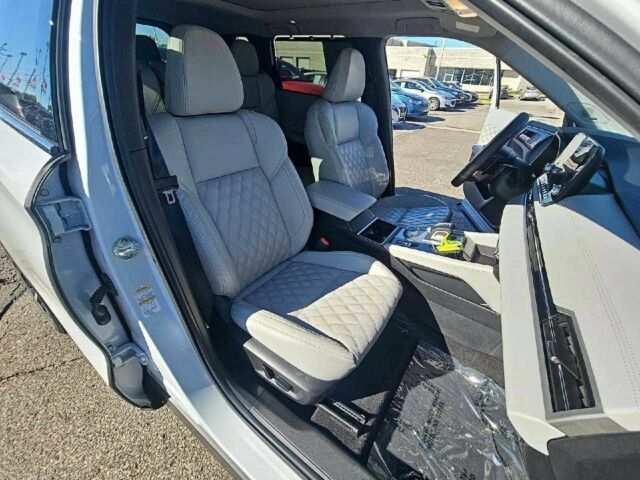 Белый Мицубиси Аутлендер, объемом двигателя 0 л и пробегом 48 тыс. км за 25300 $, фото 8 на Automoto.ua