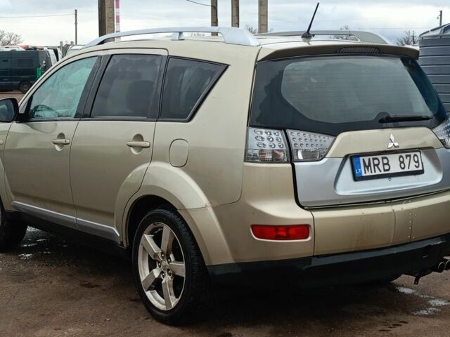 Бежевый Мицубиси Аутлендер, объемом двигателя 2 л и пробегом 320 тыс. км за 2800 $, фото 2 на Automoto.ua