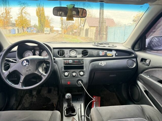 Бежевий Міцубісі Аутлендер, об'ємом двигуна 2 л та пробігом 500 тис. км за 2200 $, фото 5 на Automoto.ua