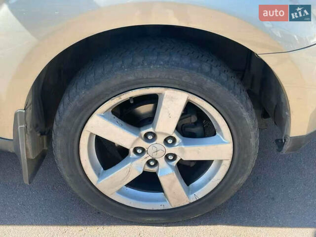 Бежевый Мицубиси Аутлендер, объемом двигателя 3 л и пробегом 358 тыс. км за 7900 $, фото 7 на Automoto.ua