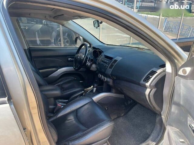 Мицубиси Аутлендер 2007 в Киеве на Automoto.ua Бежевый Мицубиси Аутлендер, объемом двигателя 3 л и пробегом 358 тыс. км за 9900 $, фото 9 на Automoto.ua