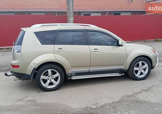 Бежевий Міцубісі Аутлендер, об'ємом двигуна 2.36 л та пробігом 282 тис. км за 7800 $, фото 5 на Automoto.ua