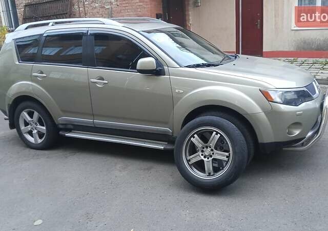 Бежевий Міцубісі Аутлендер, об'ємом двигуна 2.36 л та пробігом 282 тис. км за 7800 $, фото 7 на Automoto.ua