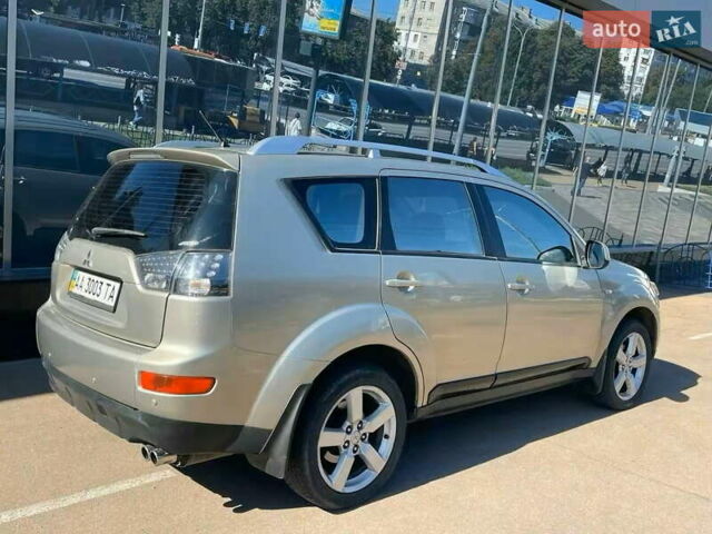 Бежевый Мицубиси Аутлендер, объемом двигателя 3 л и пробегом 358 тыс. км за 7900 $, фото 2 на Automoto.ua