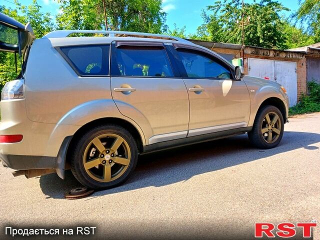 Бежевый Мицубиси Аутлендер, объемом двигателя 2.4 л и пробегом 204 тыс. км за 8500 $, фото 7 на Automoto.ua