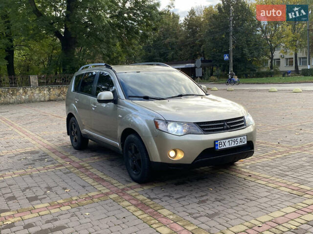 Бежевый Мицубиси Аутлендер, объемом двигателя 3 л и пробегом 330 тыс. км за 7800 $, фото 4 на Automoto.ua