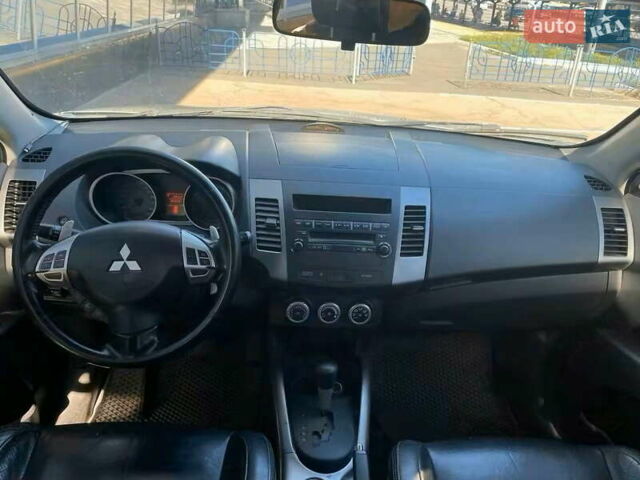 Бежевый Мицубиси Аутлендер, объемом двигателя 3 л и пробегом 358 тыс. км за 7900 $, фото 13 на Automoto.ua