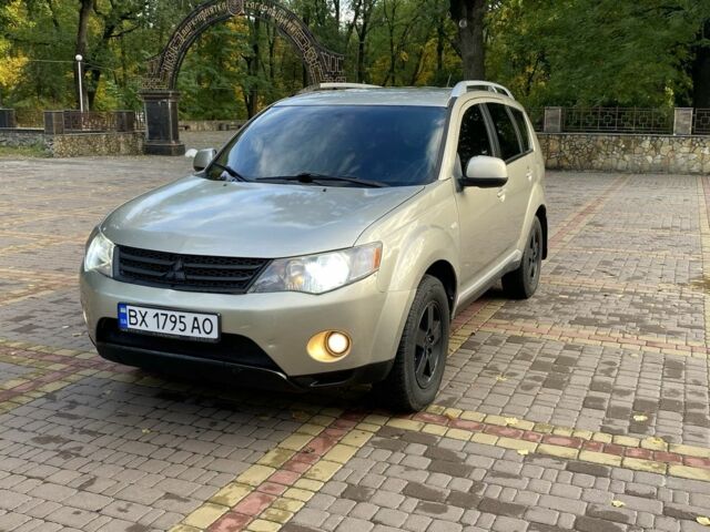 Бежевый Мицубиси Аутлендер, объемом двигателя 3 л и пробегом 330 тыс. км за 7800 $, фото 1 на Automoto.ua