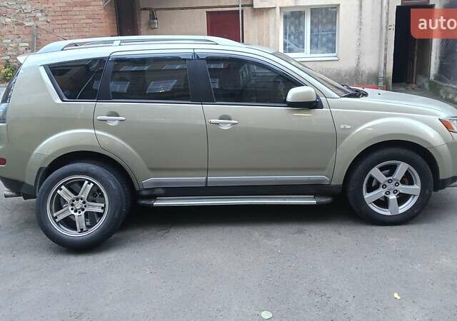 Бежевий Міцубісі Аутлендер, об'ємом двигуна 2.36 л та пробігом 282 тис. км за 7800 $, фото 8 на Automoto.ua