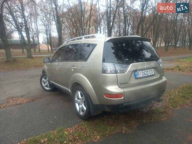 Бежевий Міцубісі Аутлендер, об'ємом двигуна 3 л та пробігом 245 тис. км за 8600 $, фото 4 на Automoto.ua
