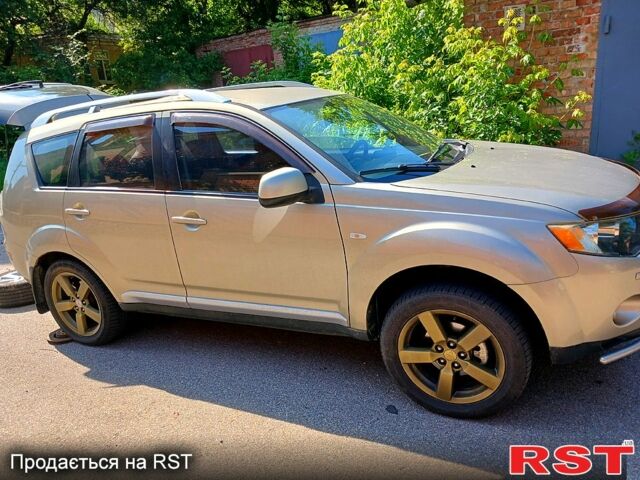 Бежевый Мицубиси Аутлендер, объемом двигателя 2.4 л и пробегом 204 тыс. км за 8500 $, фото 6 на Automoto.ua