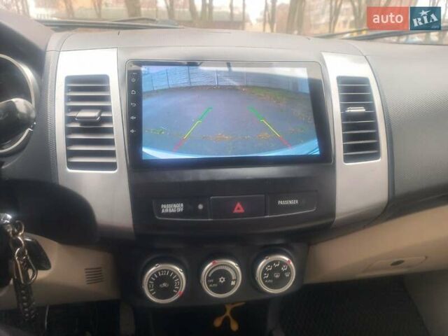 Бежевий Міцубісі Аутлендер, об'ємом двигуна 3 л та пробігом 245 тис. км за 8600 $, фото 14 на Automoto.ua