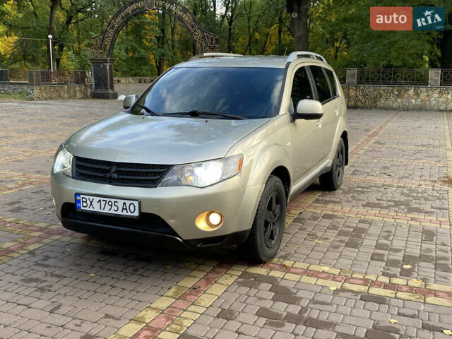 Бежевый Мицубиси Аутлендер, объемом двигателя 3 л и пробегом 330 тыс. км за 7800 $, фото 1 на Automoto.ua