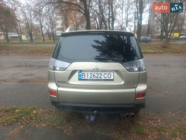 Бежевий Міцубісі Аутлендер, об'ємом двигуна 3 л та пробігом 245 тис. км за 8600 $, фото 5 на Automoto.ua