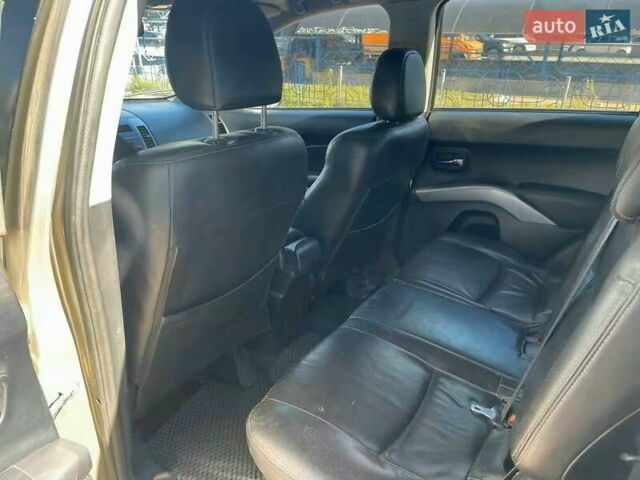 Бежевый Мицубиси Аутлендер, объемом двигателя 3 л и пробегом 358 тыс. км за 7900 $, фото 11 на Automoto.ua