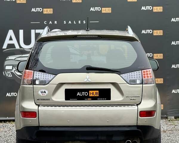 Бежевый Мицубиси Аутлендер, объемом двигателя 3 л и пробегом 210 тыс. км за 9000 $, фото 5 на Automoto.ua