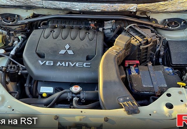 Бежевий Міцубісі Аутлендер, об'ємом двигуна 3 л та пробігом 295 тис. км за 9600 $, фото 8 на Automoto.ua