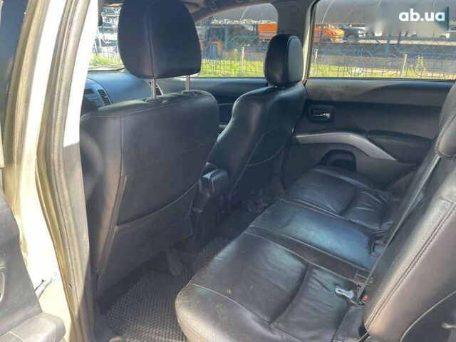 Мицубиси Аутлендер 2007 в Киеве на Automoto.ua Бежевый Мицубиси Аутлендер, объемом двигателя 3 л и пробегом 358 тыс. км за 9900 $, фото 12 на Automoto.ua