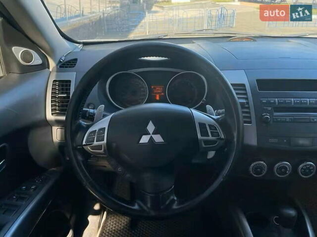 Бежевый Мицубиси Аутлендер, объемом двигателя 3 л и пробегом 358 тыс. км за 7900 $, фото 12 на Automoto.ua