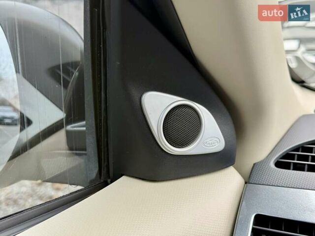 Бежевый Мицубиси Аутлендер, объемом двигателя 3 л и пробегом 210 тыс. км за 9000 $, фото 24 на Automoto.ua