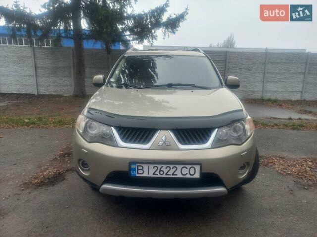 Бежевий Міцубісі Аутлендер, об'ємом двигуна 3 л та пробігом 245 тис. км за 8600 $, фото 6 на Automoto.ua