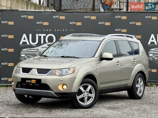 Бежевый Мицубиси Аутлендер, объемом двигателя 3 л и пробегом 210 тыс. км за 9000 $, фото 2 на Automoto.ua