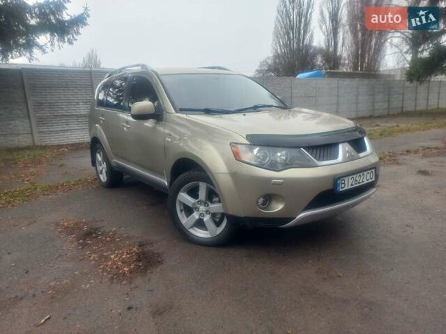 Бежевий Міцубісі Аутлендер, об'ємом двигуна 3 л та пробігом 245 тис. км за 8600 $, фото 1 на Automoto.ua