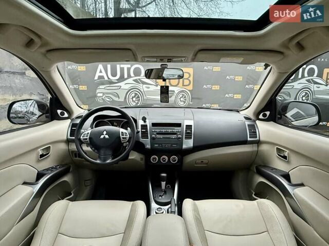 Бежевый Мицубиси Аутлендер, объемом двигателя 3 л и пробегом 210 тыс. км за 9000 $, фото 13 на Automoto.ua