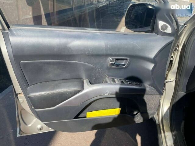 Мицубиси Аутлендер 2007 в Киеве на Automoto.ua Бежевый Мицубиси Аутлендер, объемом двигателя 3 л и пробегом 358 тыс. км за 9900 $, фото 18 на Automoto.ua