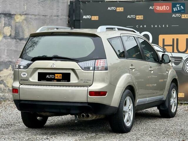 Бежевый Мицубиси Аутлендер, объемом двигателя 3 л и пробегом 210 тыс. км за 9000 $, фото 6 на Automoto.ua