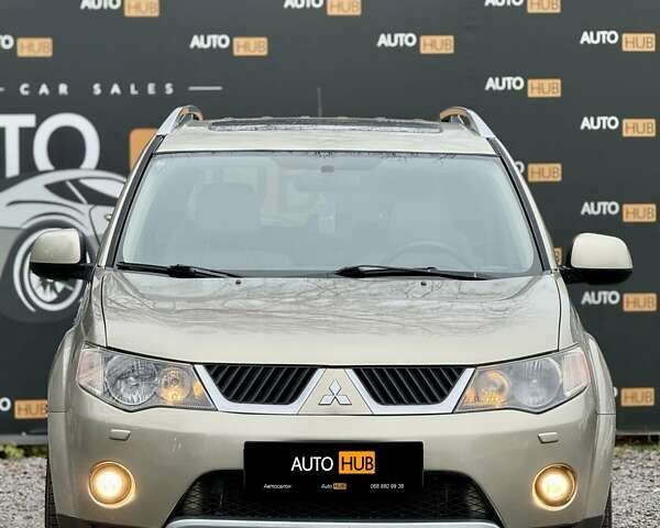 Бежевый Мицубиси Аутлендер, объемом двигателя 3 л и пробегом 210 тыс. км за 9000 $, фото 3 на Automoto.ua
