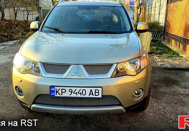 Бежевий Міцубісі Аутлендер, об'ємом двигуна 3 л та пробігом 295 тис. км за 9600 $, фото 2 на Automoto.ua