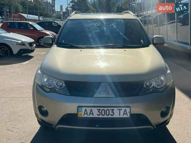 Бежевый Мицубиси Аутлендер, объемом двигателя 3 л и пробегом 358 тыс. км за 7900 $, фото 6 на Automoto.ua