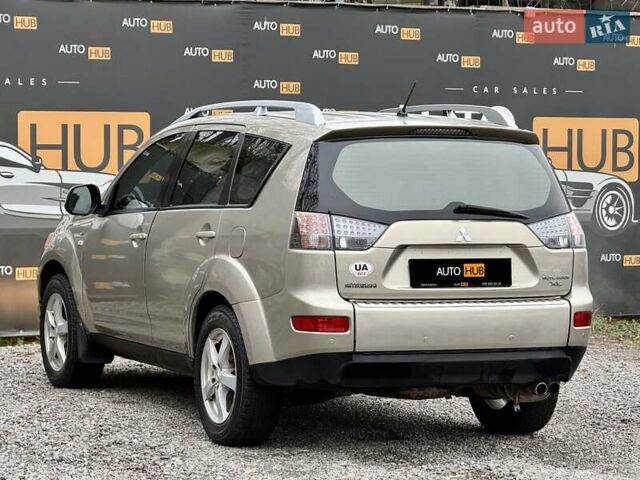 Бежевый Мицубиси Аутлендер, объемом двигателя 3 л и пробегом 210 тыс. км за 9000 $, фото 4 на Automoto.ua